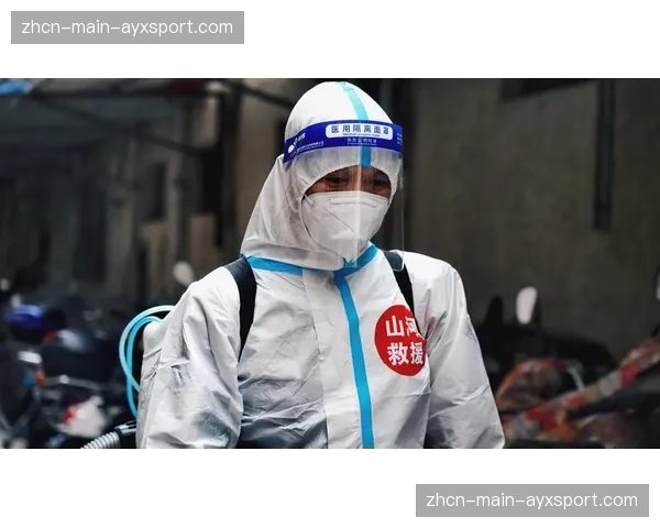 特写：在祖国观众面前被击败后，日本名将那须川天心在拳台角落长久静坐