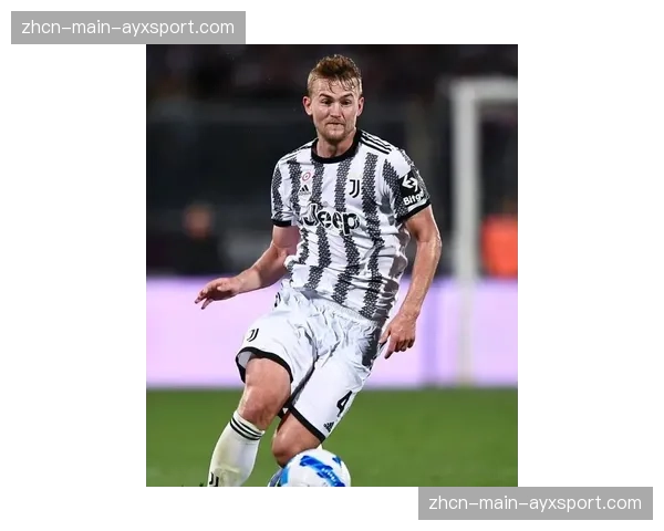 官方：拜仁中卫德利赫特因膝盖韧带扭伤，预计缺席本赛季剩余比赛